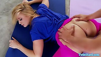 Bintang Porno Glamor Aj Applegate Melakukan Deepthroat Dari Belakang.